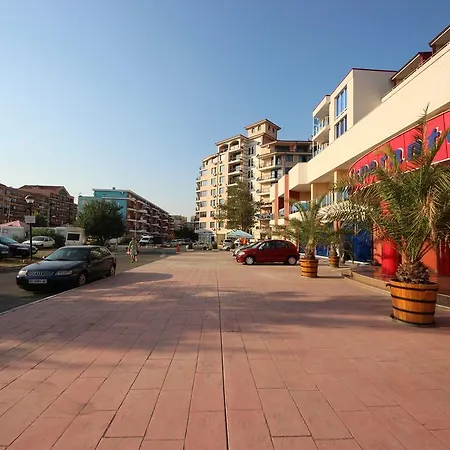 Menada In Sunny Апартаменти *