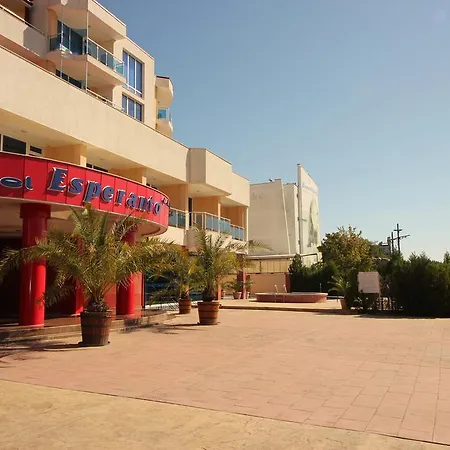 Menada In Sunny Napospart