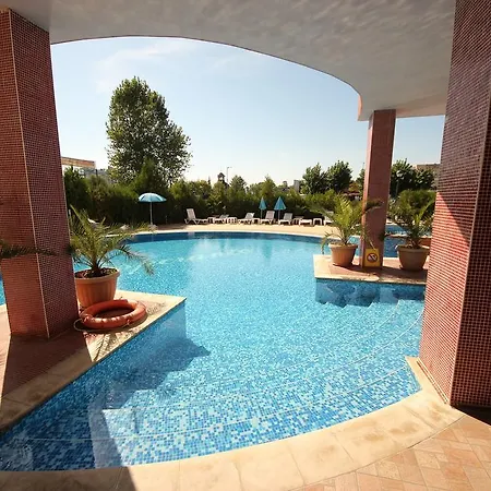 Menada In Sunny Napospart