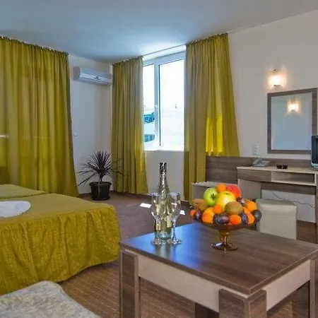 Menada In Sunny Апартаменти