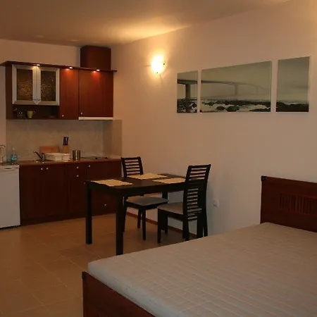 Menada In Sunny Apartman