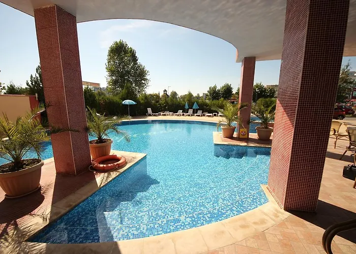 Menada In Sunny ساني بيتش