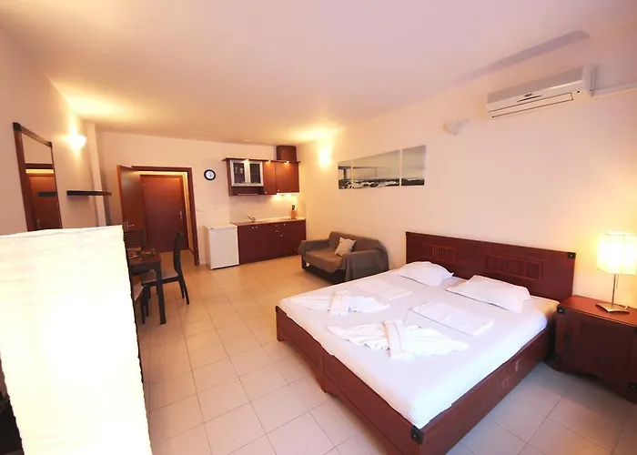 Menada In Sunny ساني بيتش