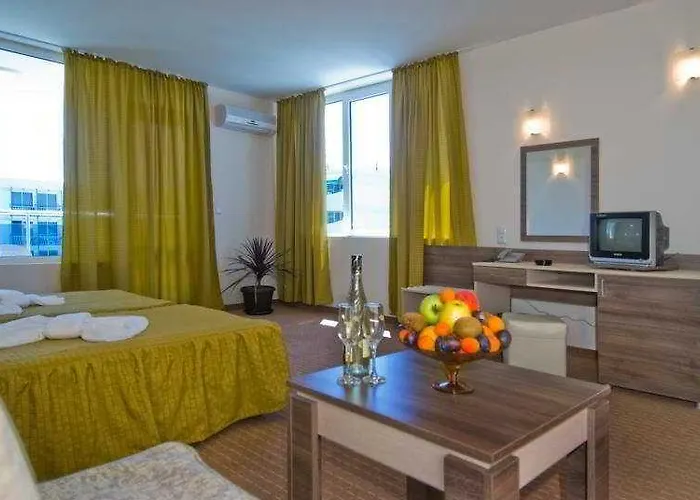 Menada In Sunny Apartment