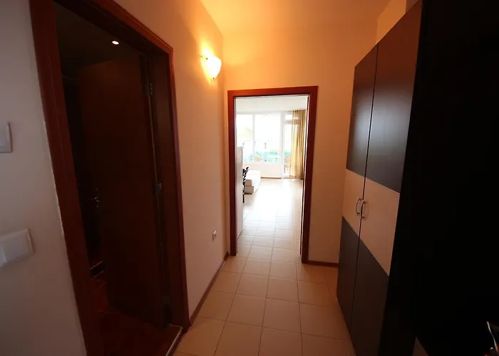 Menada In Sunny * ساني بيتش