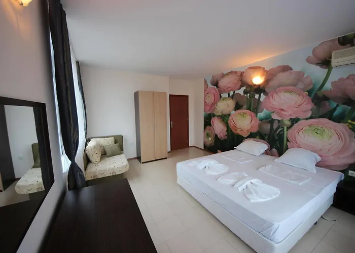 Menada In Sunny * ساني بيتش