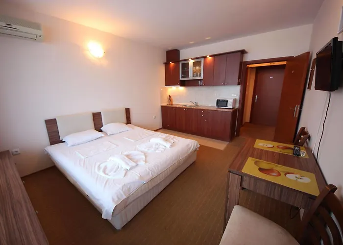 Menada In Sunny 阳光海滩