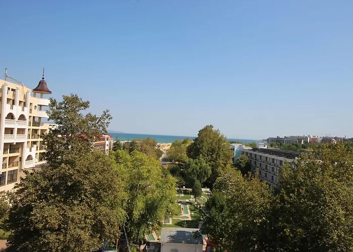 Menada In Sunny ساني بيتش